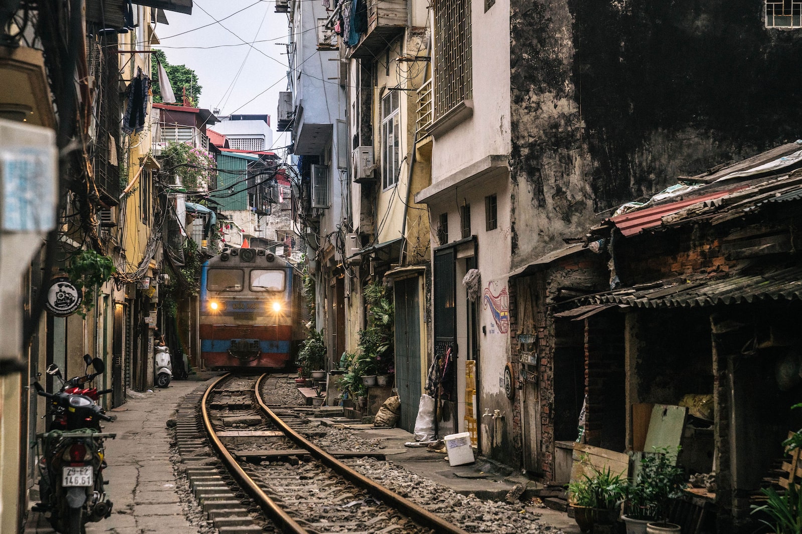 Incoming train inbetween shops